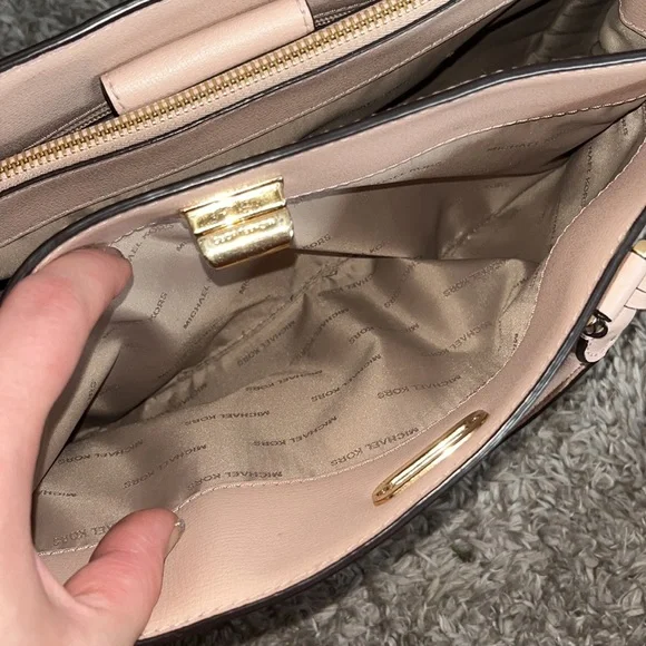 Well Loved MK Purse - Picture 7 of 14